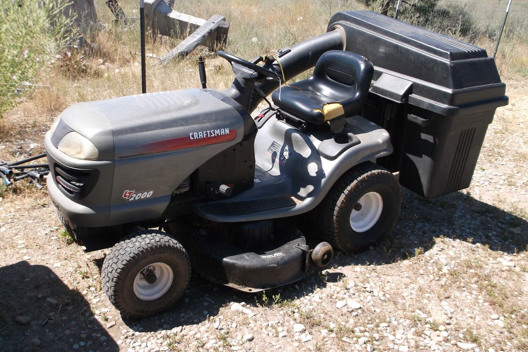 Craftsman LT 2000 Riding Mower- Kohler Pro 17 OHV- Bagger- Everything works