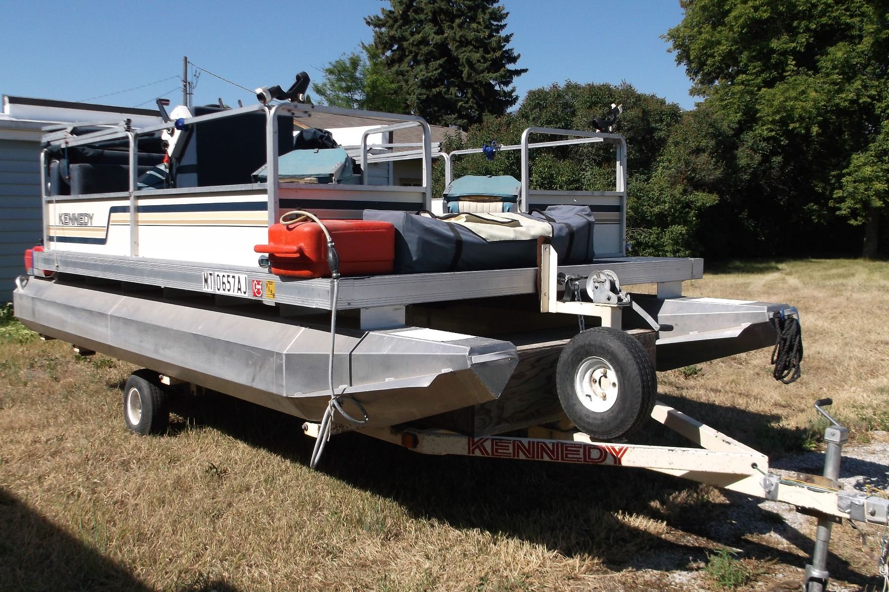 1991 Kennedy Pontoon Boat Trailer 16' Johnson 28 HP outboard Fish