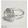 Image 3 : STERLING SILVER CLUSTER DESIGN RING SIZE 8.5