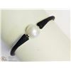 Image 2 : FRESHWATER PEARL & BLACK RUBBER BRACELET