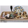 Image 1 : FLAT OF ASST BEAR ORNAMENTS, BEAR LAMP & CLOCK,