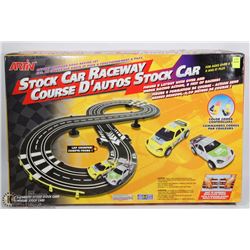 VINTAGE 1980'S STOCK CAR RACEWAY SET #105020
