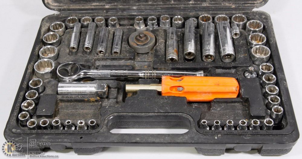POWERBUILT SOCKET SET IN CASE