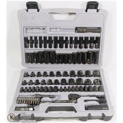 SOCKET SET PROFESSIONAL GRADE IN CASE COMPLETE