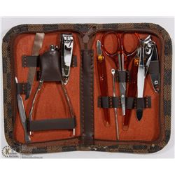 10 PIECE MANICURE SET IN CARRY CASE   NEW