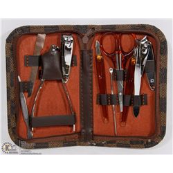 10 PIECE MANICURE SET IN CARRY CASE   NEW