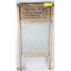 Image 1 : VINTAGE WASHBOARD