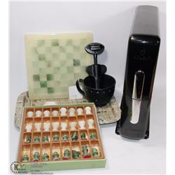 TOTE WITH KEURIG HOLDER, MARBLE CHESS SET