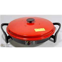 WESTBEND 12 INCH PIZZA BAKER & GRILL