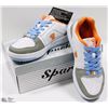 Image 1 : LEATHER UPPER LIGHT GREY/WHITE/ORANGE RUNNERS 5