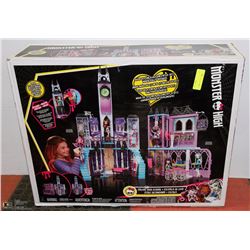 MONSTER HIGH DELUXE HIGH SCHOOL PLAY SET