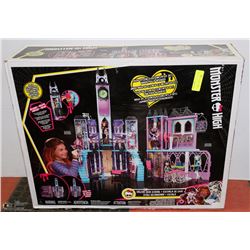 MONSTER HIGH DELUXE HIGH SCHOOL PLAY SET
