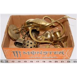 BOX OF VARIOUS VINTAGE BRASS ITEMS