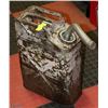 Image 1 : 5 GALLON GAS CAN WITH NOZZLE