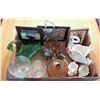 Image 1 : 17 - FLAT OF VINTAGE GLASS WEAR & DÉCOR ITEMS