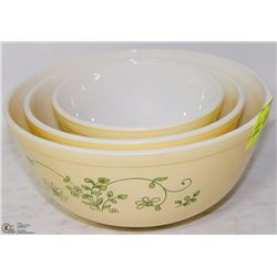 LOT OF 3 VINTAGE MATCHING PYREX MIXING BOWLS