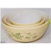 Image 1 : LOT OF 3 VINTAGE MATCHING PYREX MIXING BOWLS