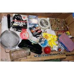 ICE FISHING / FISHING LOT OF 40 PLUS LURES AND