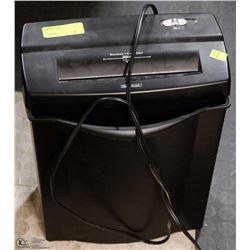 12 SHEET PAPER SHREDDER WITH BASKET