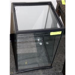 GLASS MINI REPTILE TANK(MISSING SCREEN)