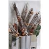 Image 1 : BOX OF 14 BUNDLES OF DECORATIVE DRIED FLOWERS