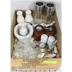 BOX W/COLLECTIBLE SALT/PEPPER SHAKER