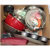 Image 1 : LARGE BOX W/LOTS OF BAKING ACCESSORIES