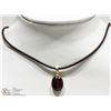 Image 1 : 14K YELLOW GOLD CAT'S EYE RUBY BEZEL NECKLACE