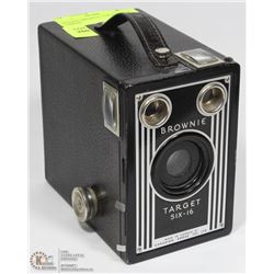 VINTAGE BROWNIE TARGET SIX-16 CAMERA