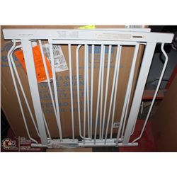 REGALO WALK THROUGH BABY GATE MODEL 1158