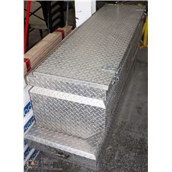 LOCKABLE CHECKERPLATE TOOL BOX