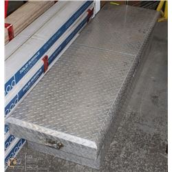 LOCKABLE CHECKERPLATE TOOL BOX