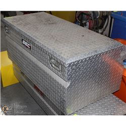 LOCKABLE CHECKERPLATE TOOL BOX