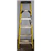 Image 1 : 8' FIBREGLASS YELLOW LADDER