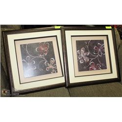PAIR OF MODERN FRAMED FLORAL PRINTS