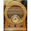 Image 1 : ANTIQUE CLASSIC WOOD COLLECTORS RADIO MODEL LW-759