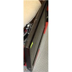 32" SAMSUNG WALL MOUNT LCD TV