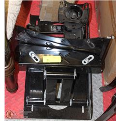 GROUP OF 2 ASSORTED LCD WALL MOUNTS