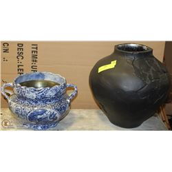 SET OF 2 DECORATIVE PLANTER POTS