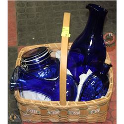 COLLECTION OF 4 VINTAGE BLUE GLASS PIECES IN A