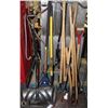 Image 1 : LARGE BUNDLE OF ASSORTED YARD TOOLS INCL