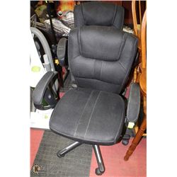 PAIR OF HYDRAULIC LIFT OFFICE CHAIRS