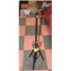 Image 1 : DUAL TRIPOD GUITAR HOLDER