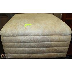 30X30 CREAM COLORED OTTOMAN