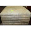 Image 1 : 30X30 CREAM COLORED OTTOMAN