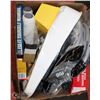 Image 1 : ESTATE BOX WITH PAINTING SUPPLIES
