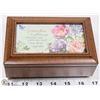 Image 1 : NEW MUSIC BOX WITH GRANDMA QUOTE
