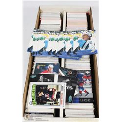 ASSORTED BOX OF HOCKEY CARDS APPROX 1600 TOTAL