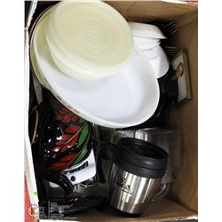 LOT OF POTS AND PANS, PYREX AND ACCESSORIES