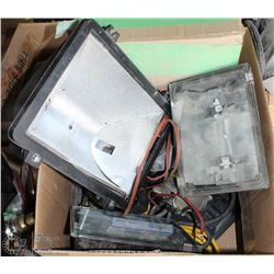 BOX W/ 4 POLAR LITES HALOGEN LAMPS & EXTENTIONS